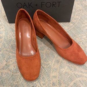 Oak + Fort Almond Toe Suede Heels in Brown US 7M